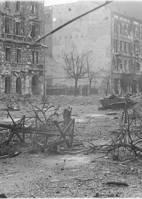 Zniszczenia zabudowy w Alejach Jerozolimskich