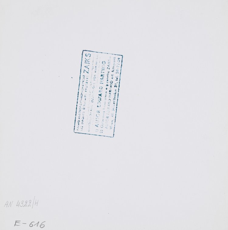 Rzeźba umierającego gladiatora w Łazienkach Królewskich, w tle Teatr na Wodzie