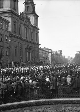 Pochód narodowy z okazji uchwalenia Konstytucji 3 Maja; Krakowskie Przedmieście