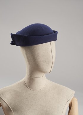 Kapelusz (toczek) damski granatowy