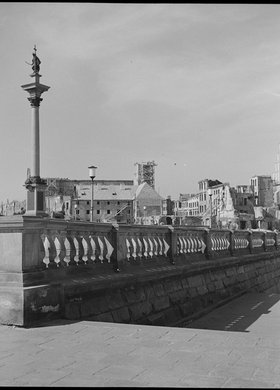 Plac Zamkowy, widok od strony schodów prowadzących na Trasę W-Z