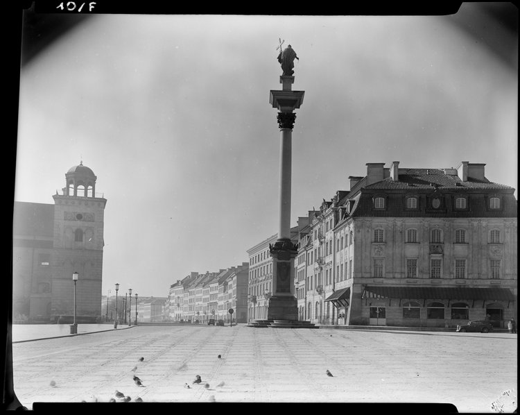 Plac Zamkowy, widok na Kolumnę Zygmunta i Krakowskie Przedmieście