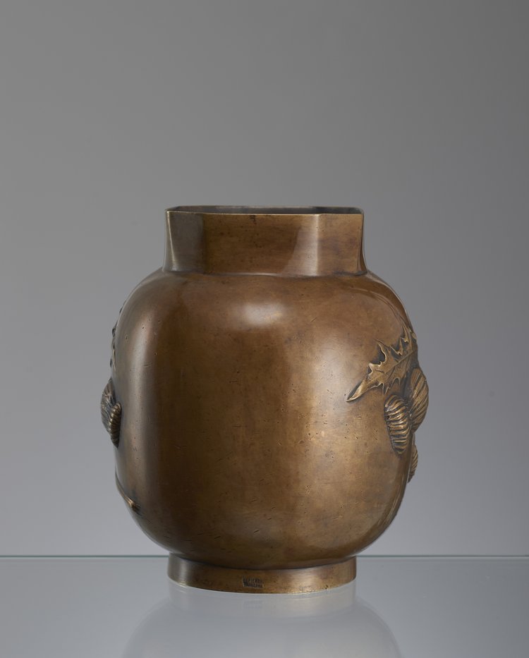 Wazon z motywem gałązki ostu