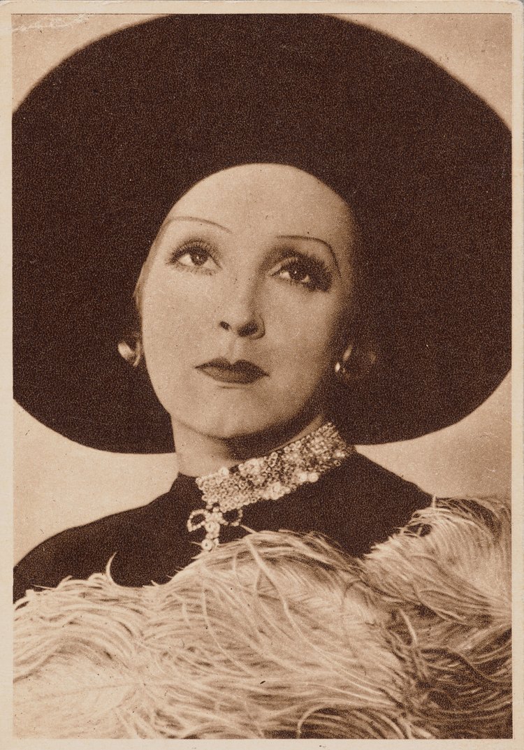 Portret piosenkarki i aktorki Hanki Ordonówny (właściwie Maria Anna Tyszkiewicz)