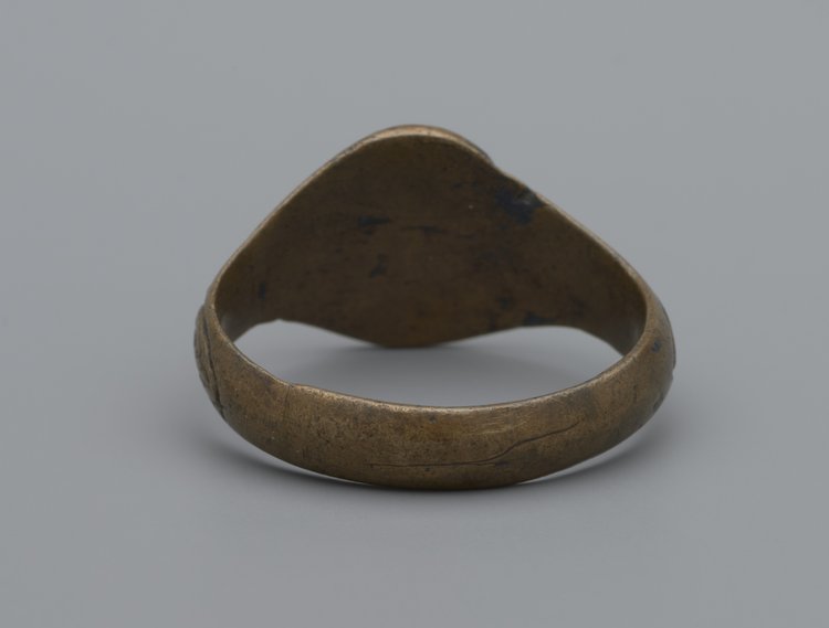 Pierścień w formie sygnetu