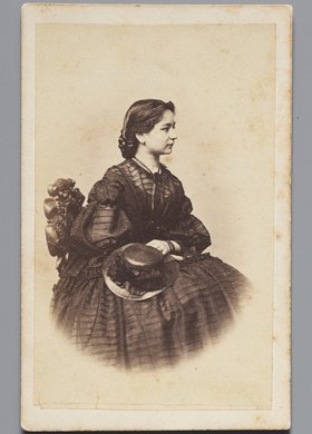 Portret Zofii Nowakowskiej (późniejszej Krysińskiej) w stroju z okresu żałoby narodowej
