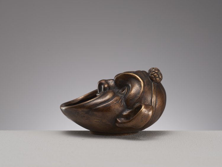 Popielniczka w kształcie maszkarona