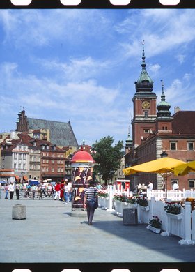 Plac Zamkowy i ogródek restauracji Literacka