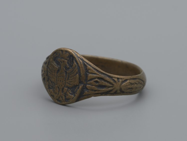 Pierścień w formie sygnetu