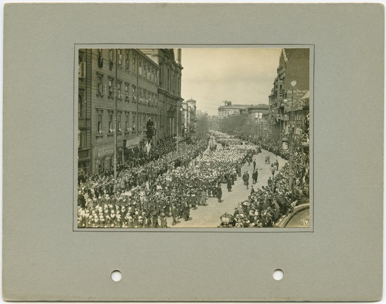 Pochód narodowy w 125. rocznicę uchwalenia Konstytucji 3 Maja; Krakowskie Przedmieście