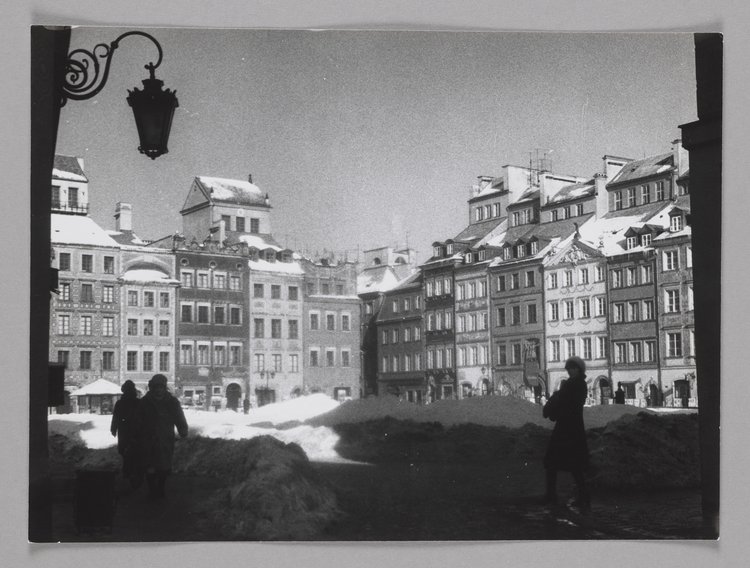 Old Town Market Square in winter, view of the burgher houses on Dekert's and Barss' Sides