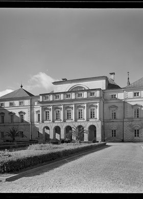 Pałac Paca przy ulicy Miodowej 15, elewacja frontowa i dziedziniec