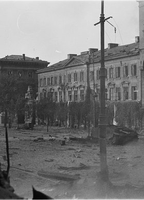 Krakowskie Przedmieście w rejonie bramy Uniwersytetu Warszawskiego