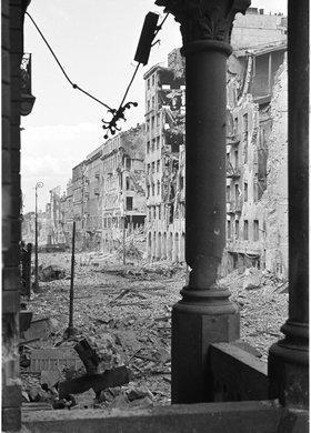 Zniszczenia zabudowy przy ulicy Marszałkowskiej