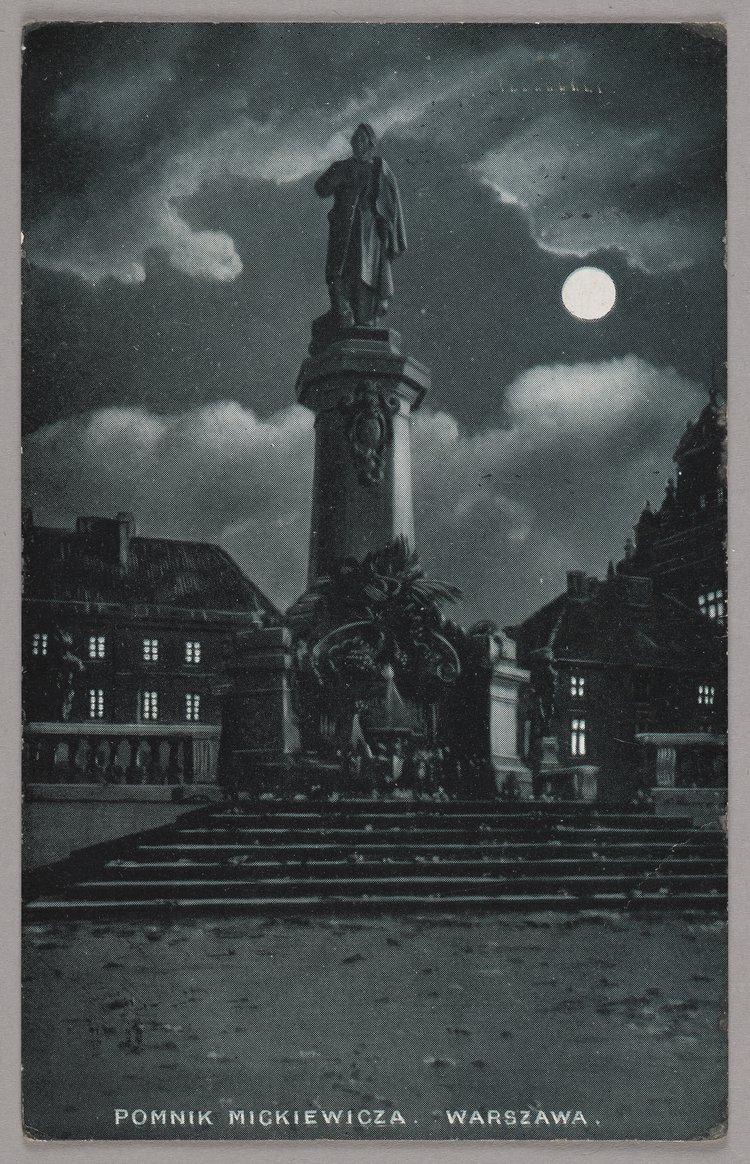 Pomnik Adama Mickiewicza nocą