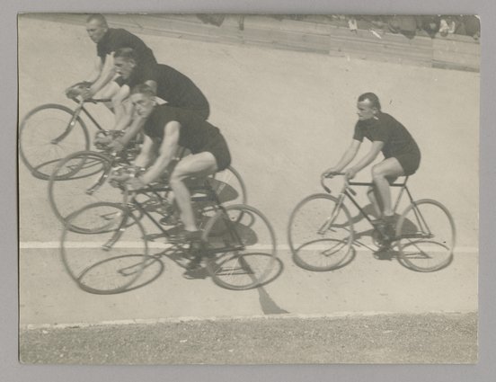 Zawody kolarskie na Dynasach