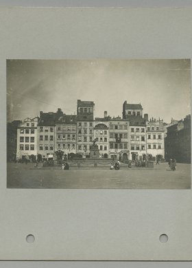 Rynek Starego Miasta - widok na pierzeję północną zwaną od 1916 stroną Dekerta.