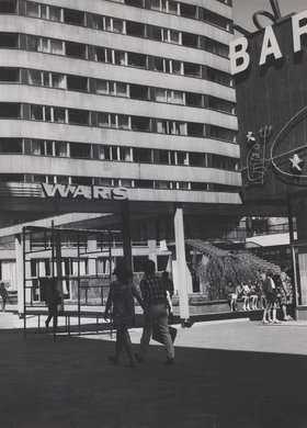 Śródmiejski Mall (currently Stefana “Wiecha” Wiecheckiego Mall) and Café Zodiak
