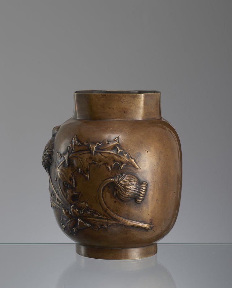 Wazon z motywem gałązki ostu