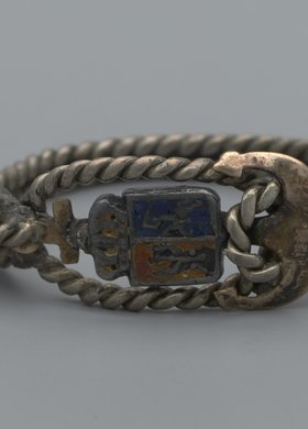 Pierścionek z symbolami patriotycznymi