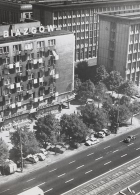 Widok zabudowy ulicy Marszałkowskiej u wylotu ulicy Żurawiej