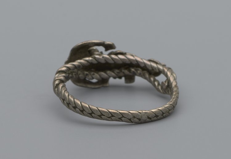 Pierścionek z symbolami patriotycznymi