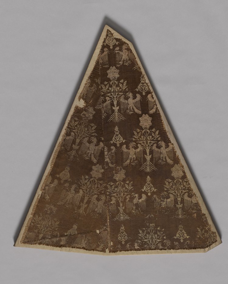 Fragment szat z krypty ostatnich książąt mazowieckich z motywem orłów