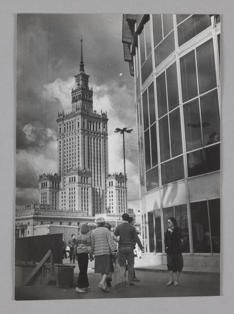 Widok na Pałac Kultury i Nauki od strony rotundy PKO