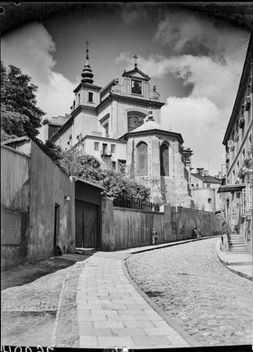 Kościół św. Anny od strony ulicy Mariensztat