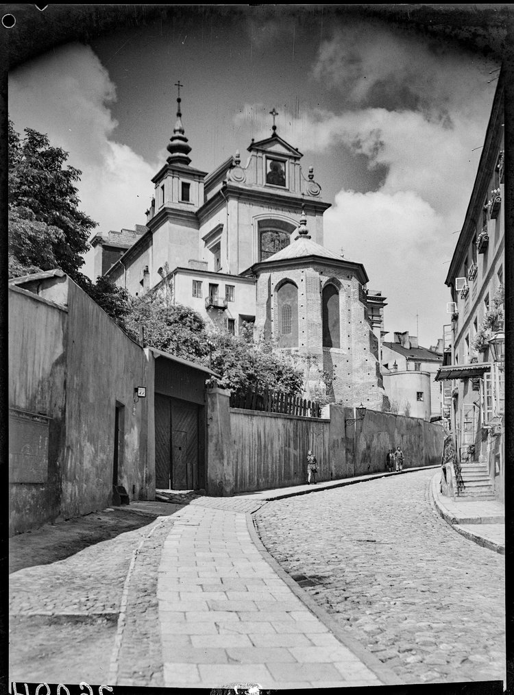 Kościół św. Anny od strony ulicy Mariensztat