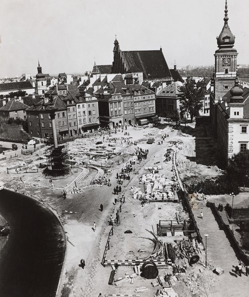 Prace archeologiczne na remontowanym placu Zamkowym, widok z wieży kościoła św. Anny