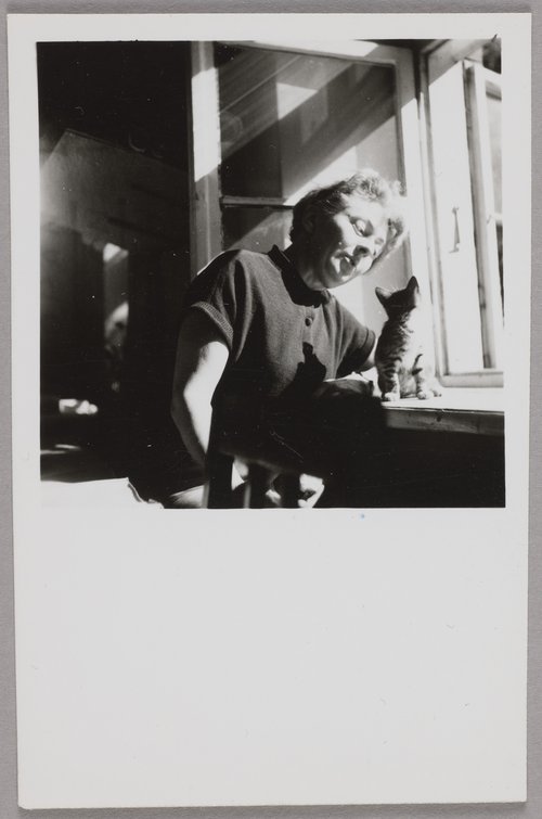 Autoportret Aliny Scholtz z kotem