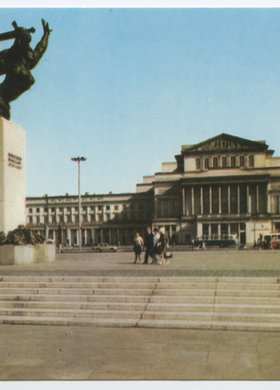 Plac Teatralny z pomnikiem Bohaterów Warszawy
