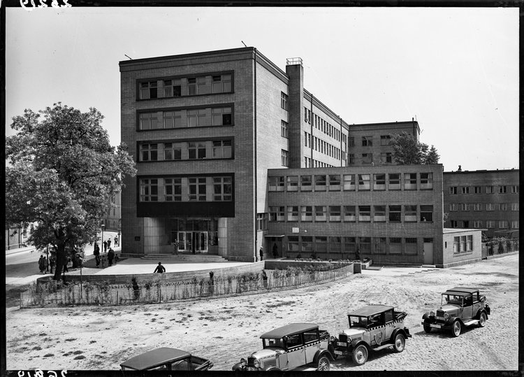 Gmach Związku Ubezpieczeń Pracowników Umysłowych przy ulicy Czerniakowskiej 231
