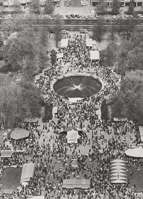 Widok z Pałacu Kultury i Nauki na park Świętokrzyski