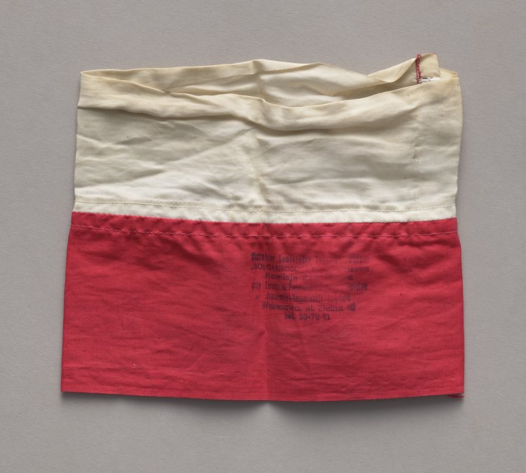 Opaska strajkowa z pieczątką NSZZ Solidarność