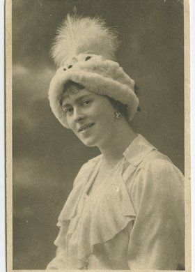 Portret aktorki i śpiewaczki Lucyny Messal (właściwie Lucyna Mischal-Sztukowska)