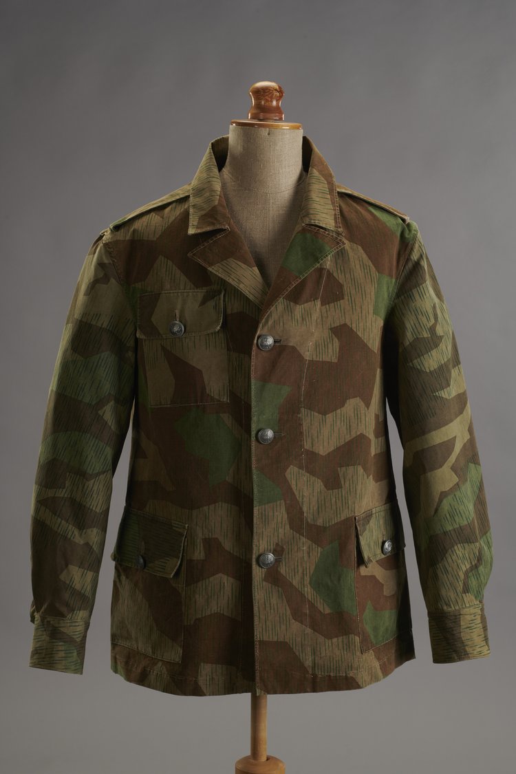 Kurtka maskująca z Wehrmachtu (panterka) sierżanta podchorążego Juliusza Bogdana Deczkowskiego "Laudańskiego"
