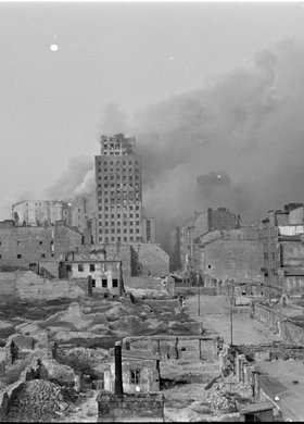 Panorama ruin zabudowy Śródmieścia przy ulicy Świętokrzyskiej