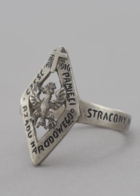 Pierścień upamiętniający 52. rocznicę stracenia członków Rządu Narodowego 5 VIII 1864-1916