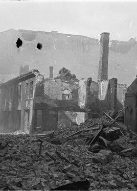 Ruiny zabudowy ulicy Jasnej przy skrzyżowaniu ze Świętokrzyską