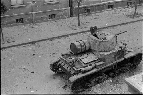 Zniszczony czołg na ulicy Piusa XI (Pięknej)