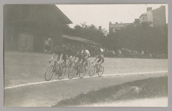 Zawody kolarskie na Dynasach