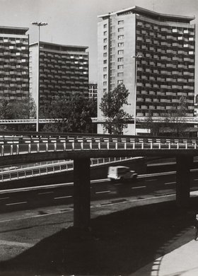 Fragment Trasy Łazienkowskiej i osiedla "Torwar"