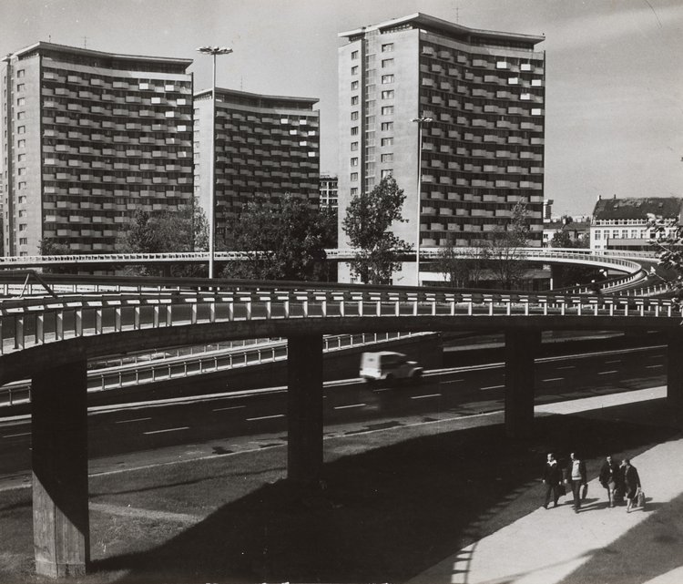 Fragment Trasy Łazienkowskiej i osiedla "Torwar"