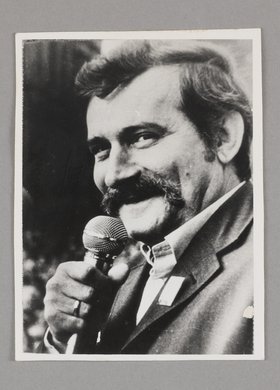 Kalendarzyk podręczny NSZZ "Solidarność" na rok 1985 z podobizną Lecha Wałęsy