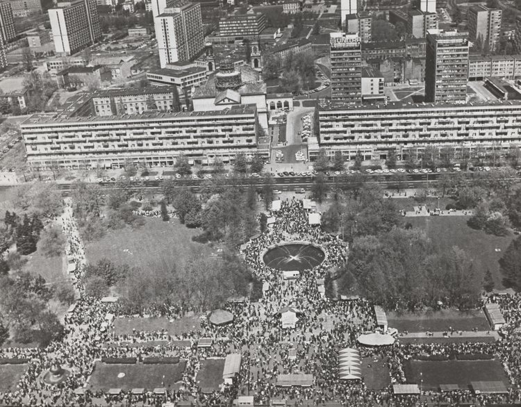 Widok z Pałacu Kultury i Nauki na park Świętokrzyski i zabudowę północnego Śródmieścia