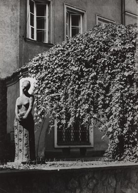 Kwiaciarka autorstwa Ireny Nadachowskiej