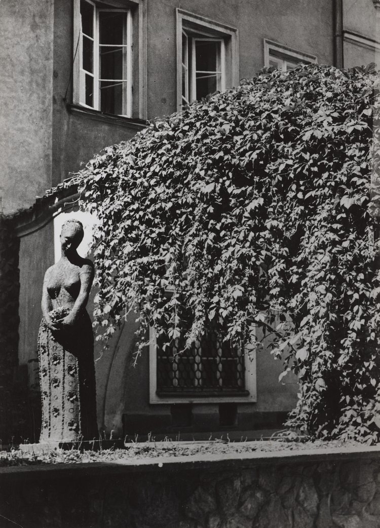 Kwiaciarka autorstwa Ireny Nadachowskiej