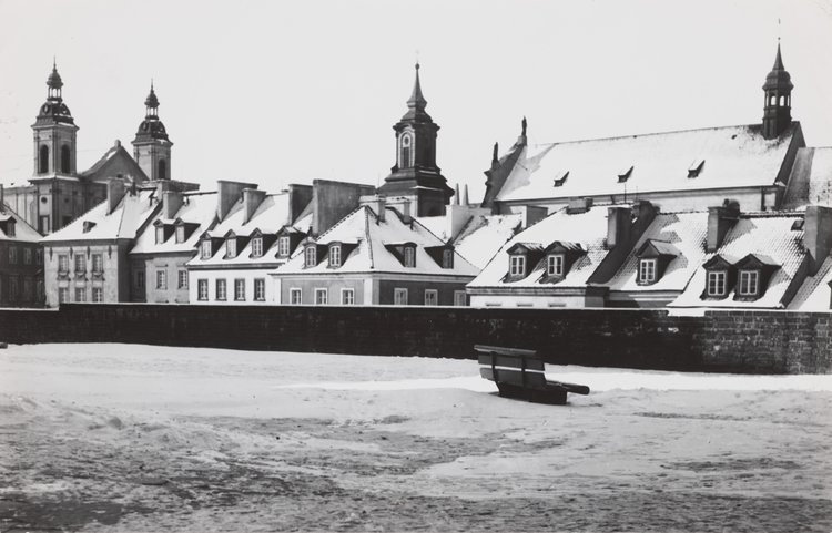 Widok na Nowe Miasto z murów obronnych zimą